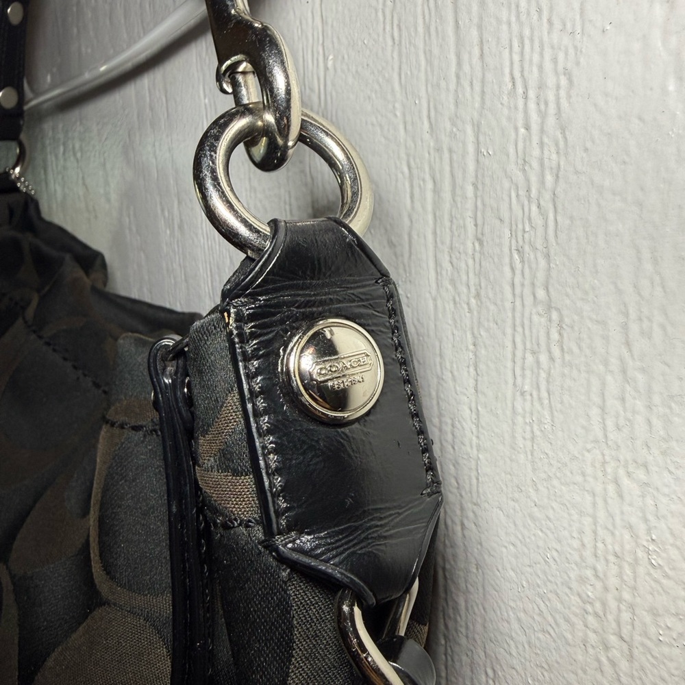Vintage Coach Carly Black Shoulder Bag with Signature Pattern - Picture 7 of 13